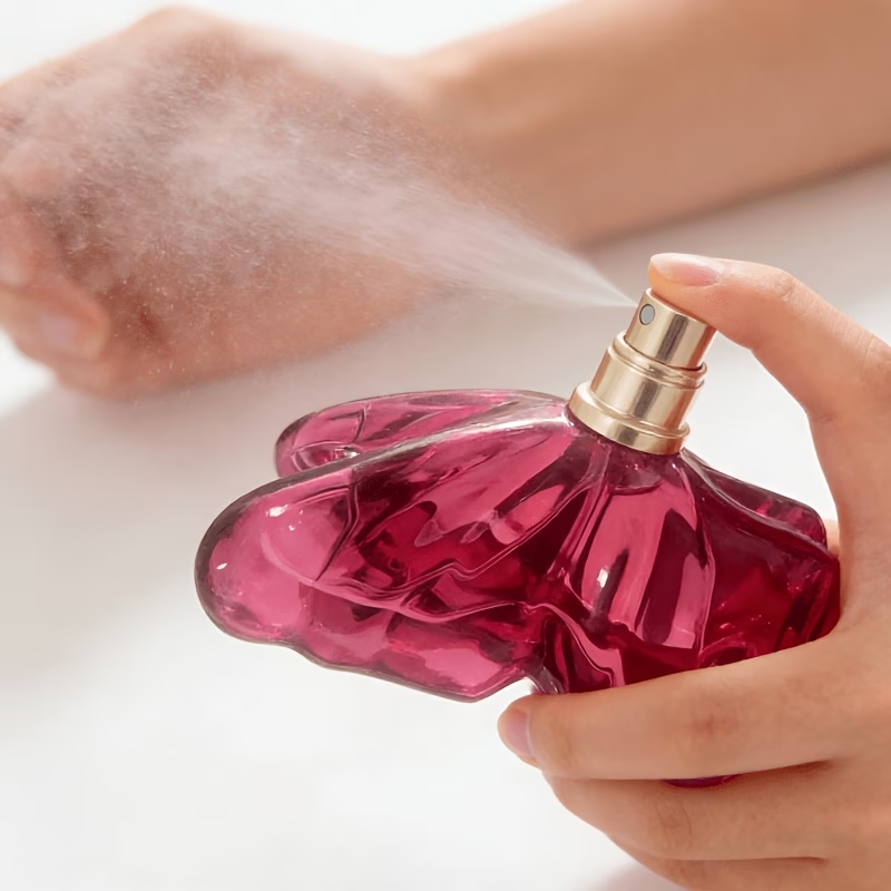 Perfume La Fragrance - น้ำหอมสเปรย์สำหรับผู้หญิง La Bom.ba ขนาด 2.7 ออนซ์/80
